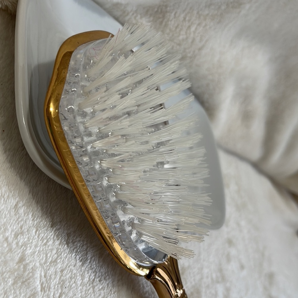 Vintage Brush with embroidery details! - Picture 4 of 12